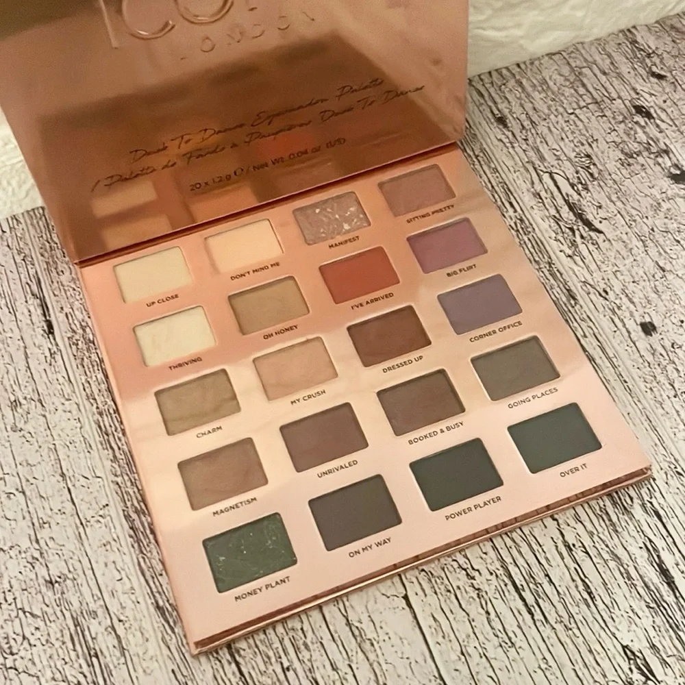 Iconic London DESK TO DANCE EYESHADOW PALETTE brand new in box! - Picture 2 of 14